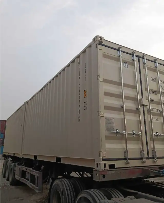 2 end doors 40' shipping containers.482731367345704961