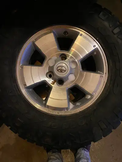 Nitto 285/70/17 on Toyota Tundra rims with sensors. A few years old great shape 80% tread remaining....