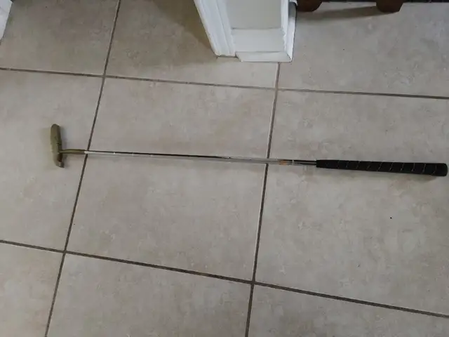 Golf PUTTER FLETCHER Brass RH in Golf in Ottawa - Image 2