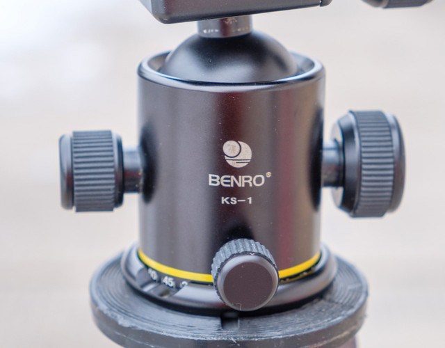 Benro Tripod w Benro Ball Head in Cameras & Camcorders in Winnipeg - Image 3