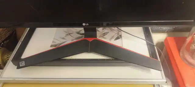 LG Monitor in Monitors in Gatineau - Image 3