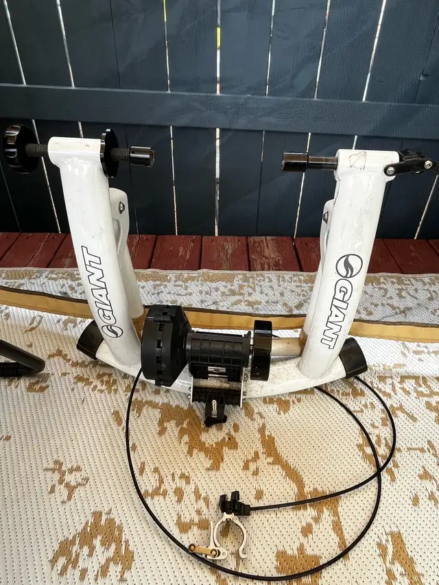 Giant Cyclotron Mag Trainer for Indoor Cycling in Other in Ottawa - Image 2