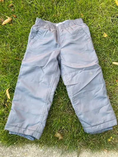 Old Navy children’s snow pants, neutral grey colour in good used condition.