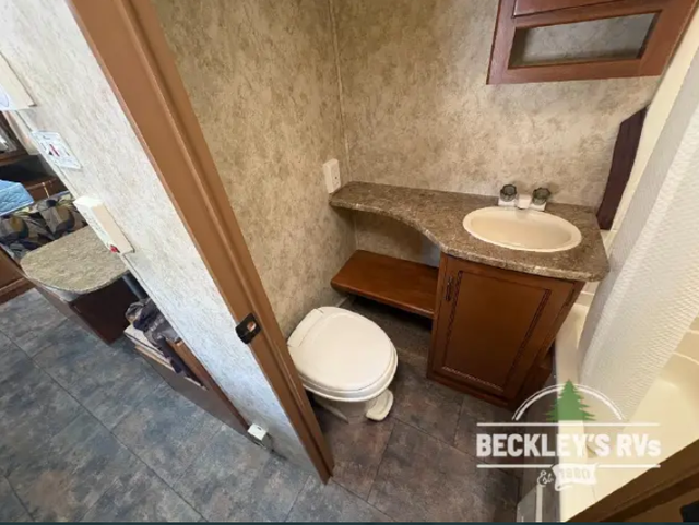 2012 Keystone Bullet 294bhs Travel Trailer in Travel Trailers & Campers in Ottawa - Image 8