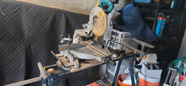 Makita Ls1013 10" dual bevel mitre saw in Power Tools in City of Halifax - Image 4