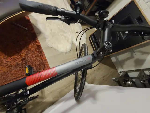 FUJI BICYCLE FOR SALE in Road in Kingston - Image 7