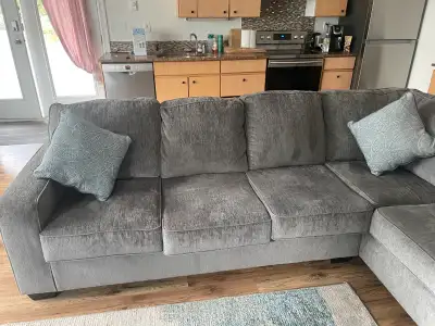 Excellent condition, Bought only 4 months ago for $1800 9’x7.5’ Reason for selling, moving and it wo...