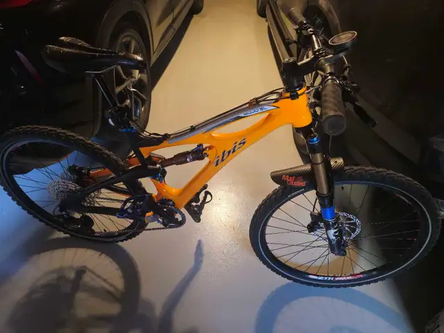 Ibis Mojo SL (Super Light) Carbon Mountain Bike