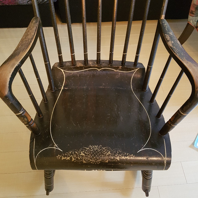 WINDSOR ROCKING CHAIR BLACK HARVEST GOLD TONE in Arts & Collectibles in Markham / York Region - Image 2