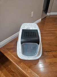 Litterbox with lid