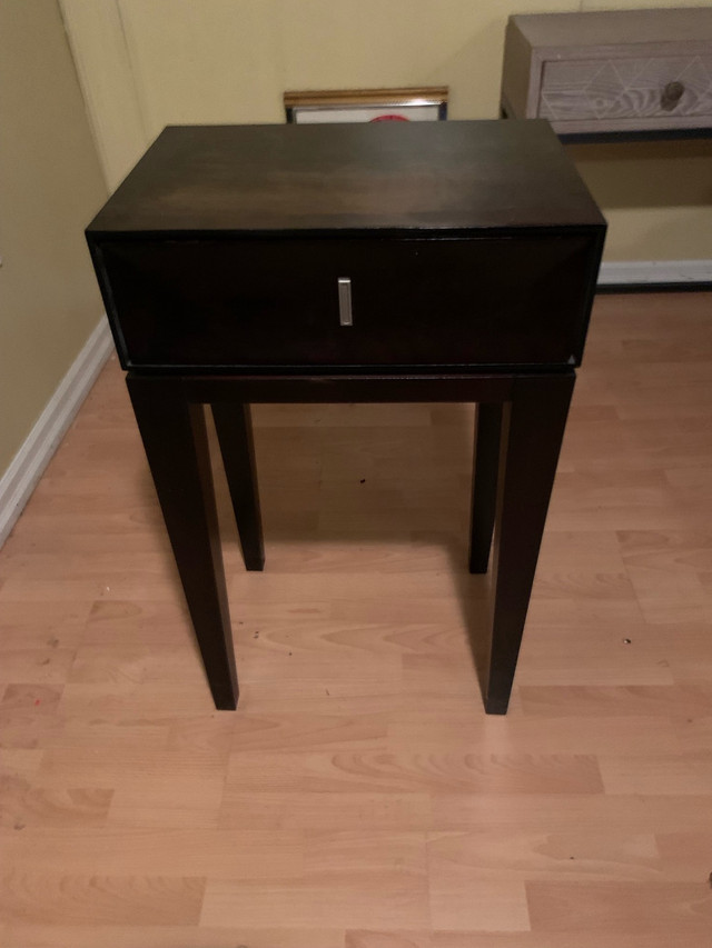 2 real hard wood end tables in Dining Tables & Sets in Mississauga / Peel Region - Image 2