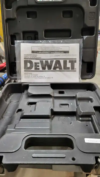 Dewalt 18 gauge brad nailer IEUC, like new DWFP 12233 Box of Dewalt brad nails 1-1/2" and close to3/...