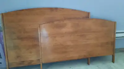 EXCELLENT CONDITION (foot board only has a short line of glue near the top Centre, but can face the...