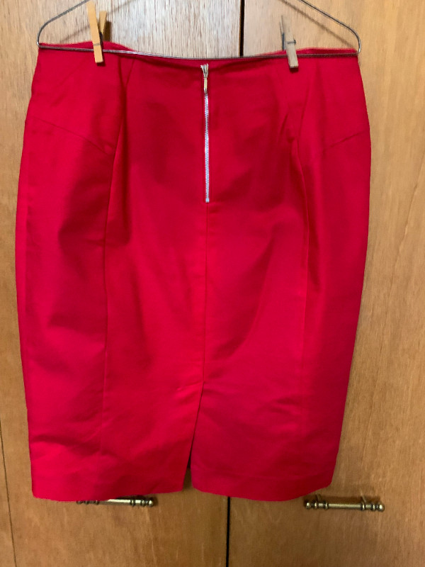 CLEO POPPY RED SEAMED PENCIL SKIRT in Women's - Dresses & Skirts in Oshawa / Durham Region - Image 2
