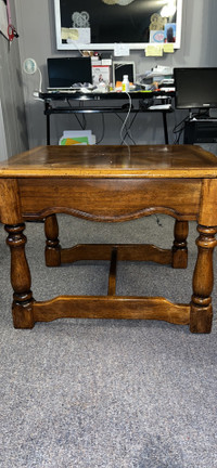 Solid Oak End Table / coffee Table