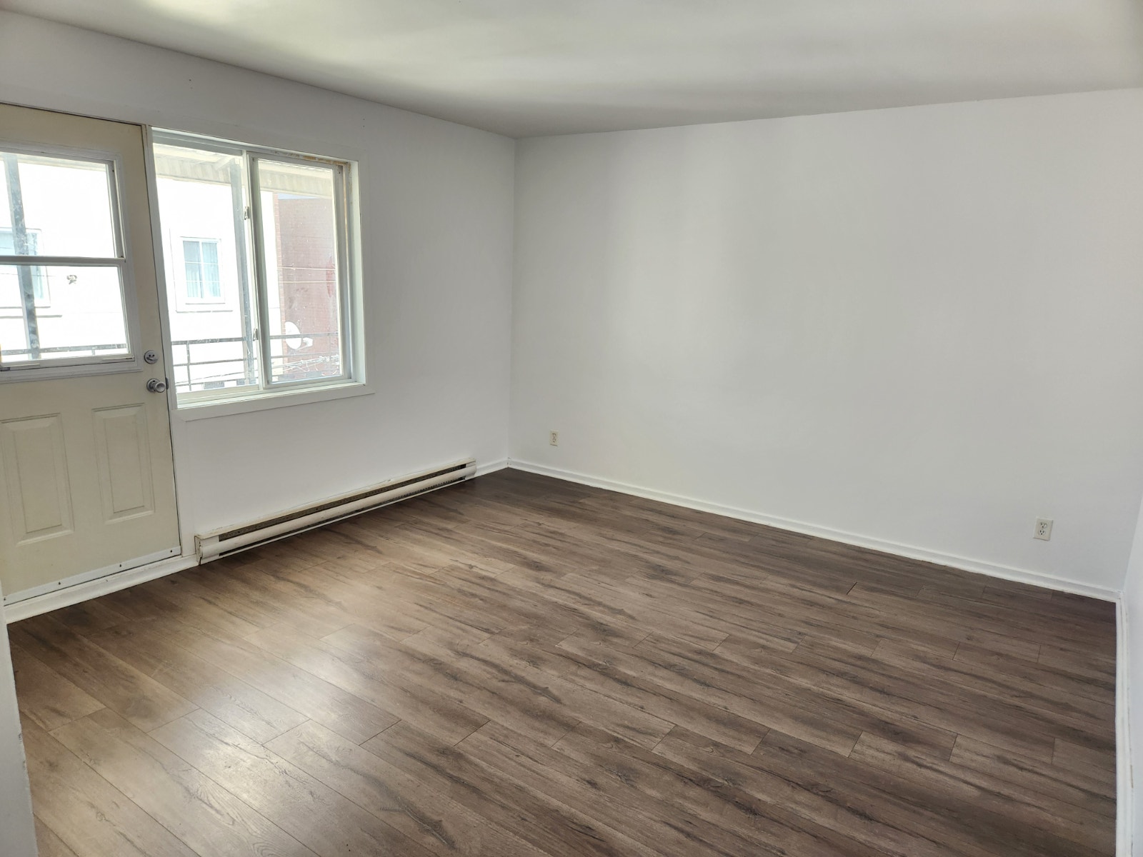 Grand 4 ½ rénové au 2e étage – près de toutes les commodités — photo 1