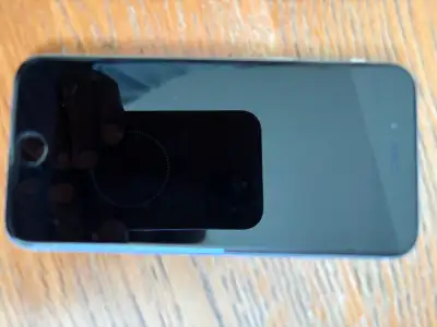 82% battery life Has minor scratches on the screen Comes with a charging cable
