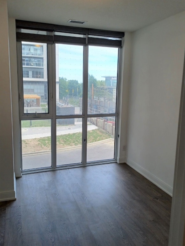 1 BEDROOM CONDO FOR RENT BY PARKLAWN/LAKESHORE!!! Long Term Rentals