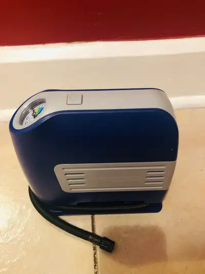 Compresseur d’air (Gonfleur pneus et+)/Air Compressor, View more