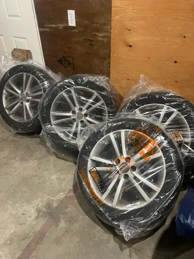 225/50R18 Set of 4 summer tires on rims Only used for two seasons Came off a 2011 dodge avenger
