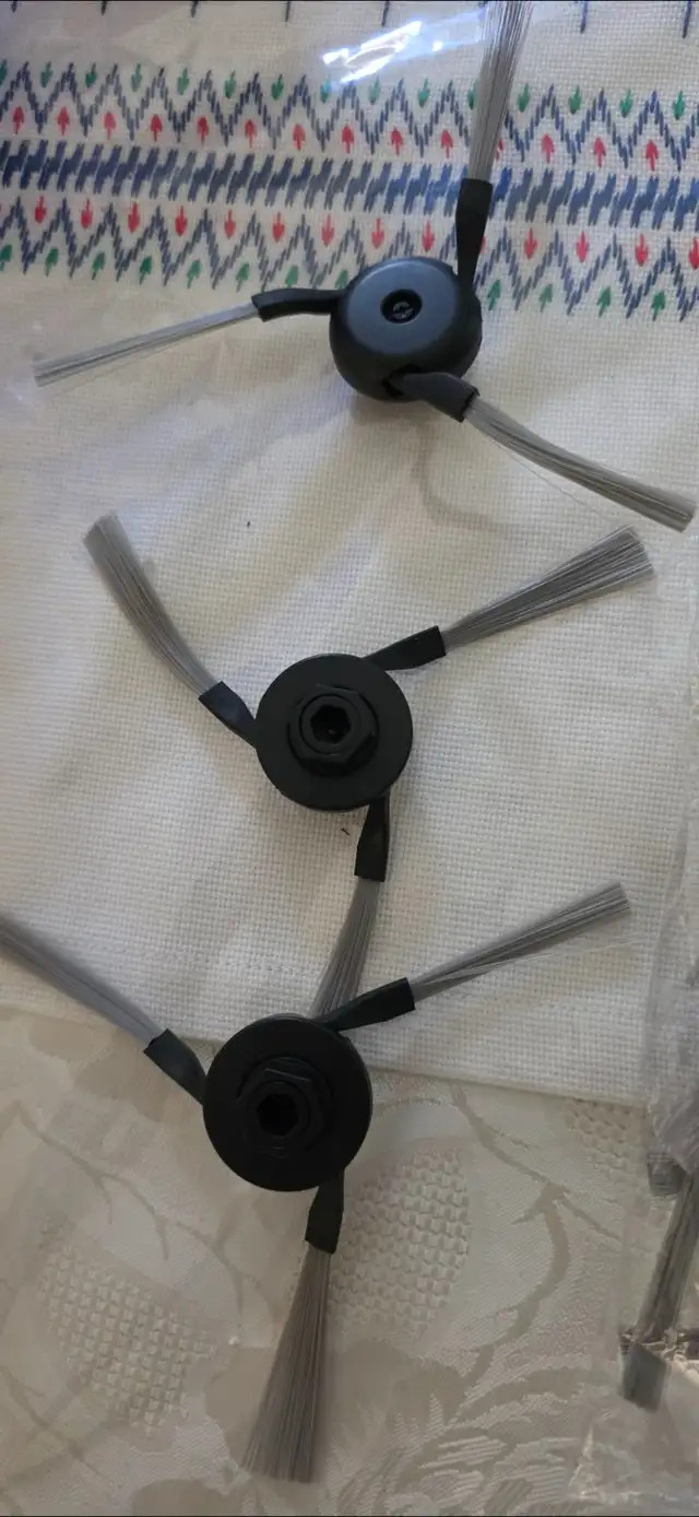 Aspirateurs Dreame Lot de 10 brosses latérales pour X40 ou X50. in  in Longueuil / South Shore - Image 3
