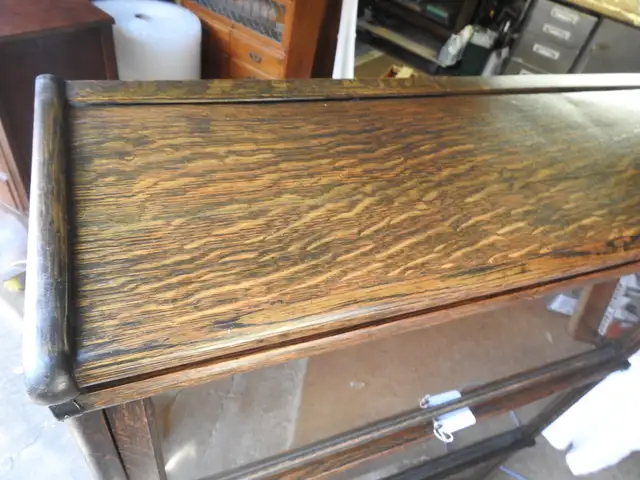 antique oak barrister bookcase 3 glass levels restored in Bookcases & Shelving Units in Hamilton - Image 4