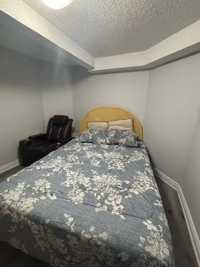 $825 private room in basement for rent!