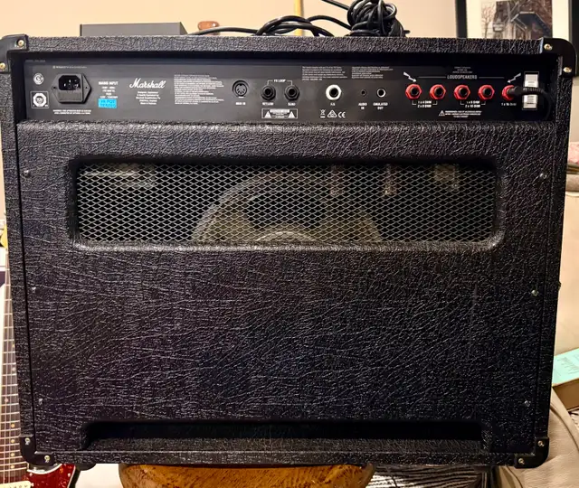 Marshall DSL 40CR Vintage in Amps & Pedals in Hamilton - Image 3