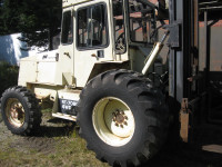 lift charriot élévateur 4x4 6650 heur en très bonne ordre