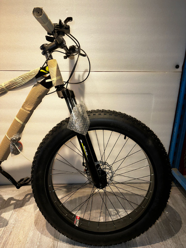 BRAND NEW  BOXED 4" Fat Tyre Mountain Bicycle in Mountain in Oakville / Halton Region - Image 4