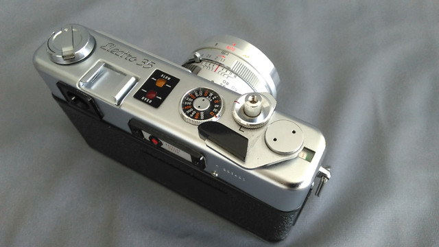 Rangefinder à film YASHICA 35 Electro GS (lentille 45mm f/1.7) dans Appareils photo et caméras  à Ville de Montréal - Image 4