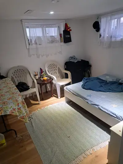 Room for Rent-$800 with parking in Scarborough