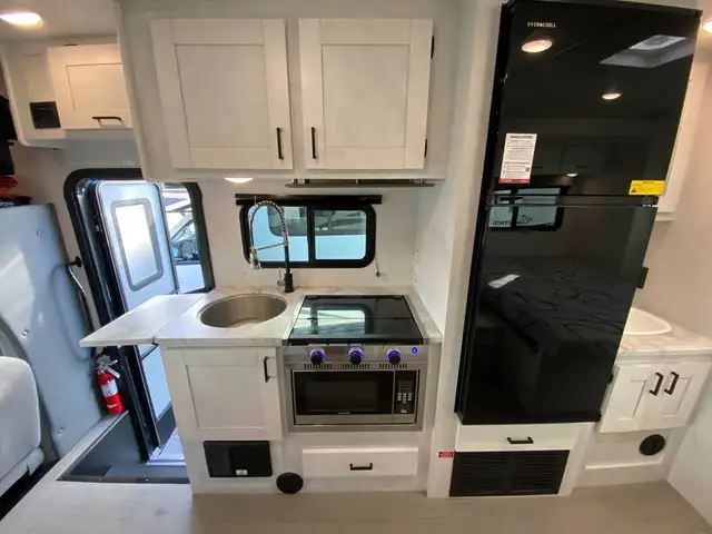 2024  East To West Entrada 2200S *class c  *moto home in RVs & Motorhomes in Burnaby/New Westminster - Image 4