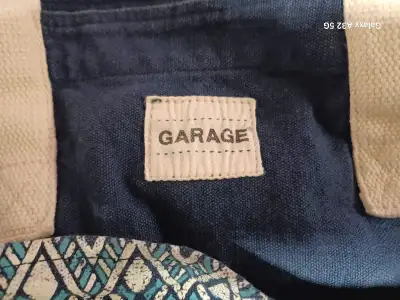 LG Garage Purse in excellent condition asking $15 Please check Out all my other unique items for sal...
