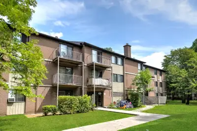 Furnished 2-bedroom apartment (4½) for sublet – 4 months (May to end of August 2026) Located in Île-...