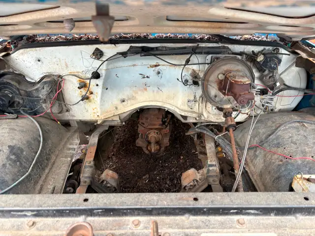 1973 GMC 3500 in Auto Body Parts in Whitehorse - Image 6