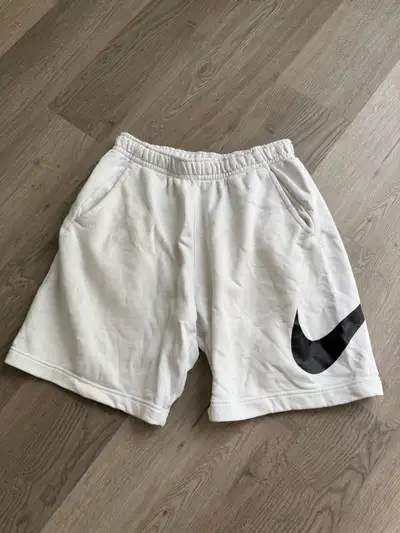 Nike shorts men’s medium, View more