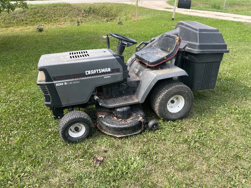 Craftsman 42” lawn tractor with bagger and snowblower Lawnmowers