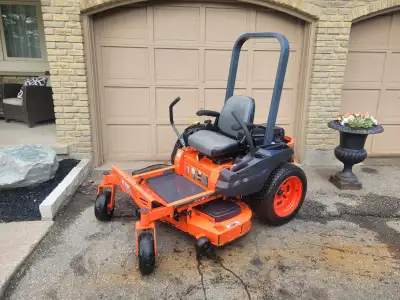 For sale is this kubota z121 zero turn mower. Machine is in excellent condition and cuts amazing. Fu...