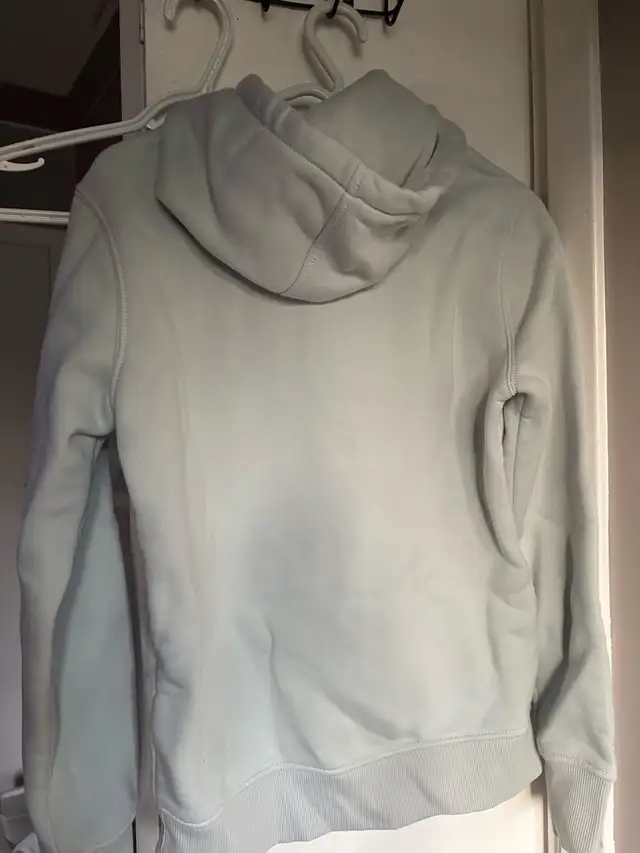 Carhartt Sweater in Women's - Tops & Outerwear in Kingston - Image 4