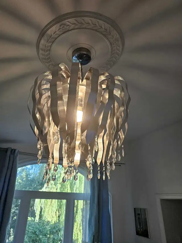 Modern chandelier in Indoor Lighting & Fans in City of Toronto - Image 3