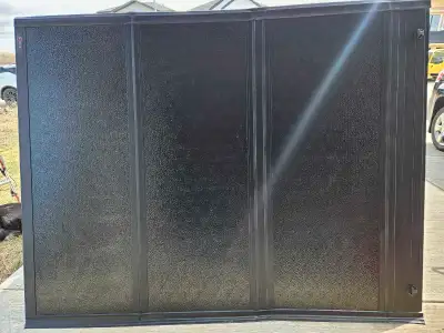 Enthuze trifold box cover. Like new condition, no scratches or dents. Off 2023 Chevy 6.5 box. 64×82"...