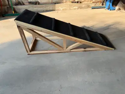 Very sturdy well built dog ramp. Great for helping dogs of all sizes onto beds, couches etc Like new...
