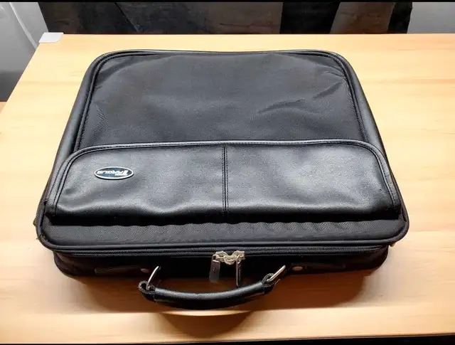 Targus 15.4" laptop carrying case in Laptop Accessories in Regina - Image 3