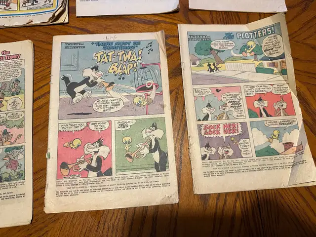 Vintage Looney Tunes and Disney Comics  w Damaged or No Covers in Comics & Graphic Novels in Kingston - Image 5