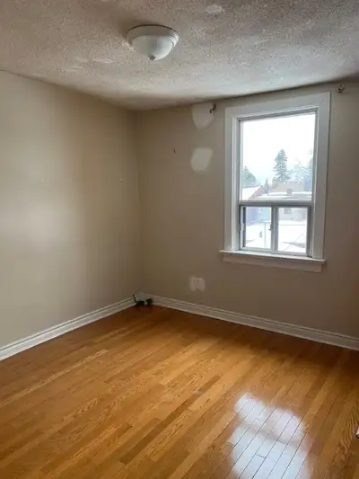 Cozy Rooms for Rent – St. Clair & Dufferin | $1200