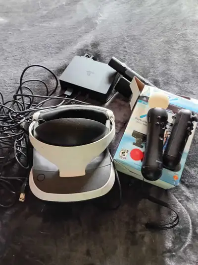 Ps4 VR set up in good used condition Headset plus the move bundle controllers and camera Pickup in W...