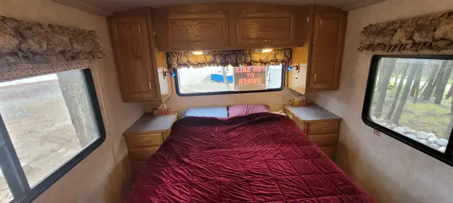 1997 Fleetwood Bounder 32H Motorhome in RVs & Motorhomes in Cranbrook - Image 8