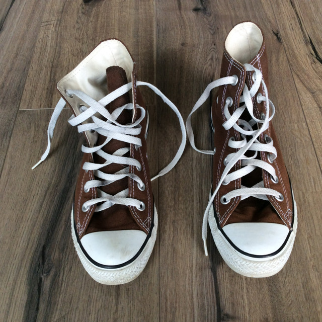 Converse Chuck Taylor All Stars Hi Top 5/7 Used BROWN M5/W7 in Women's - Shoes in City of Toronto