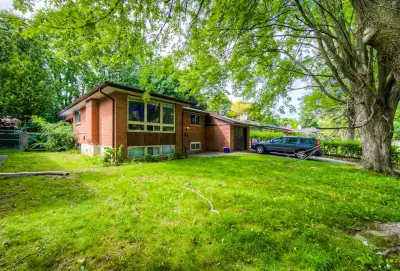 Quiet Room in a House Why You'll Love It: Close to University of Waterloo, Wilfrid Laurier, and Cone...